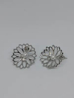 Flower petal stud earrings