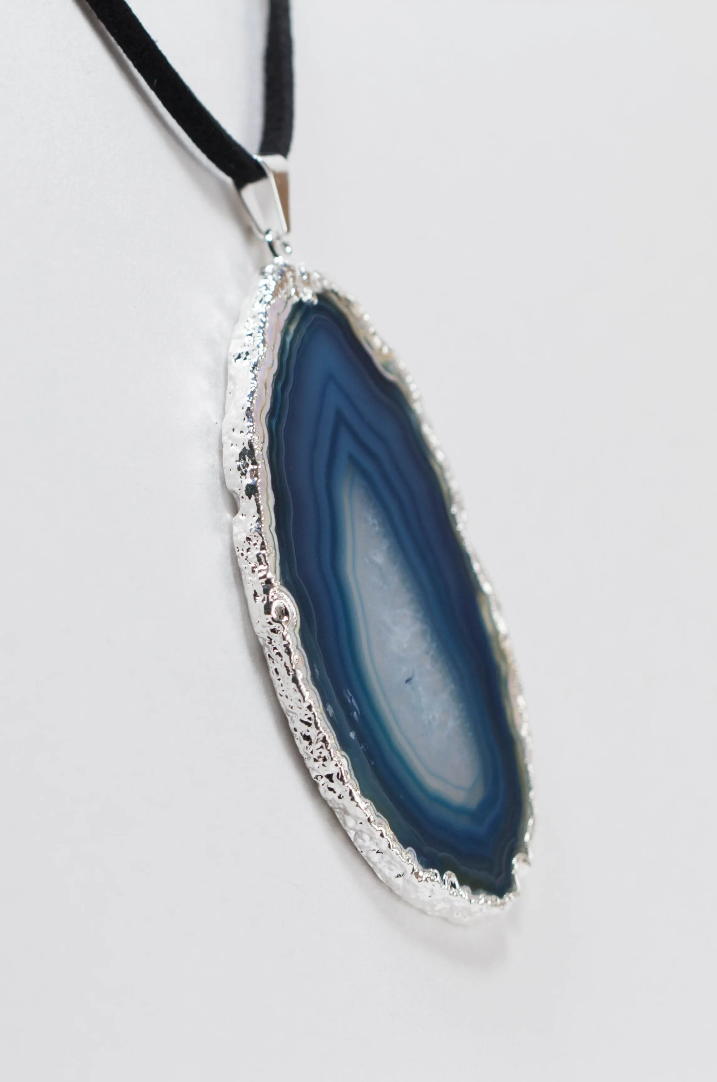 Silver Electroplated Agate Slice on Leather Necklace