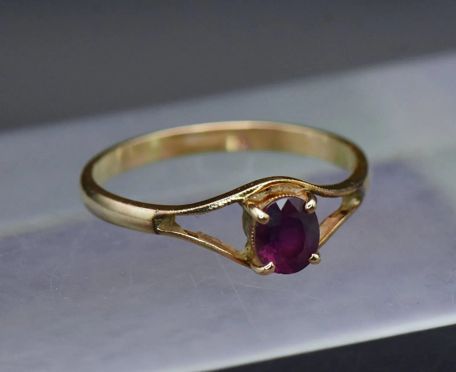 Vintage 14K Gold Ruby Ring - Size 7.25